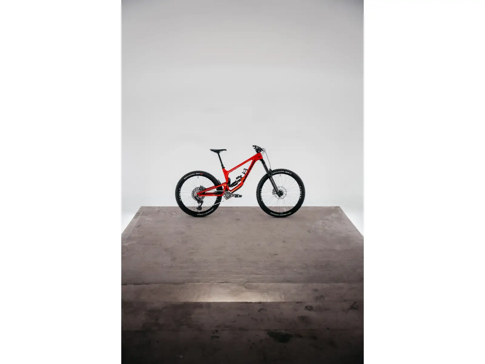 Nukeproof Giga Carbon Pro 297 T-GX bike Red