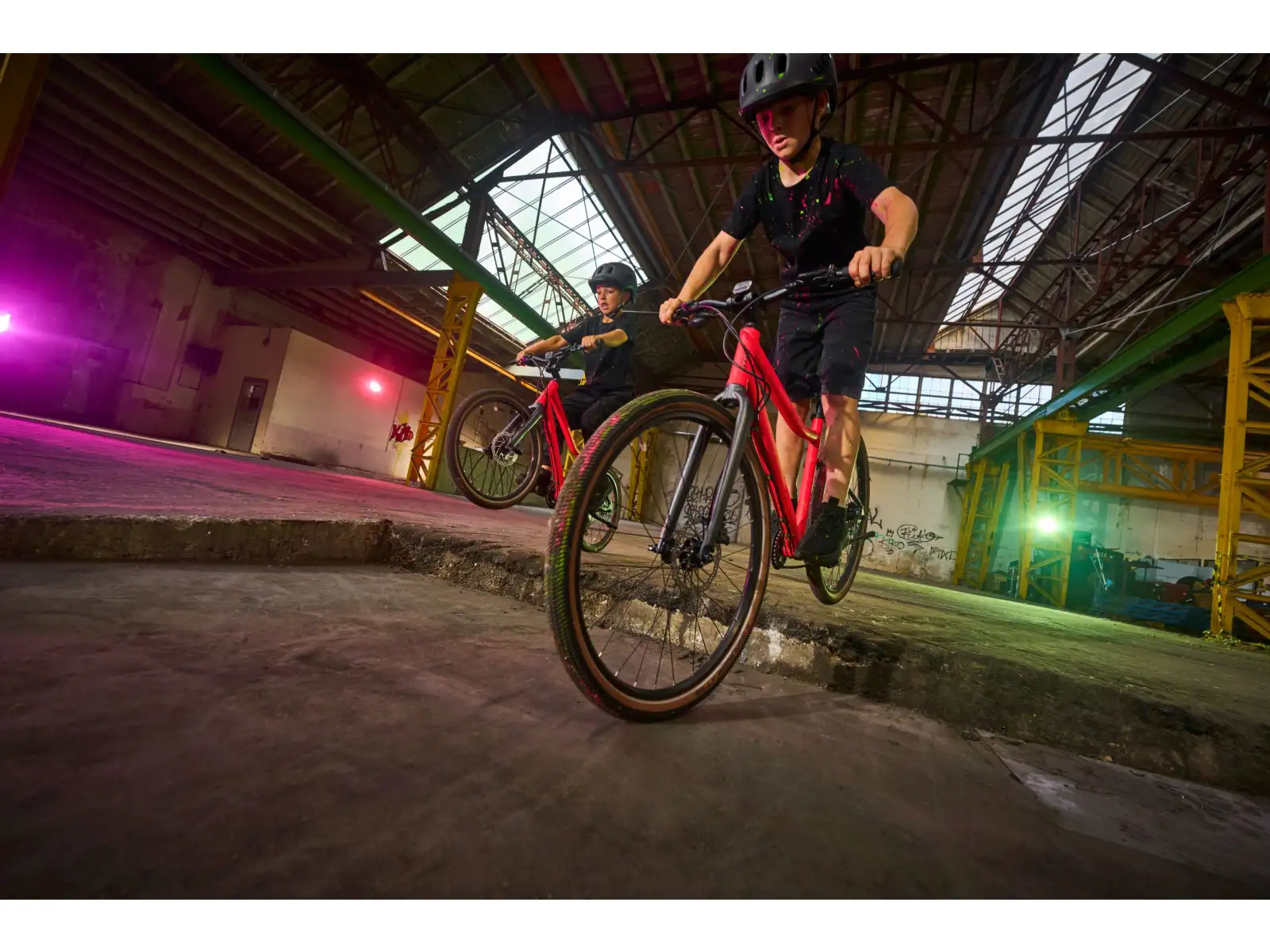 Woom 6 EXPLORE kids bike neon pink