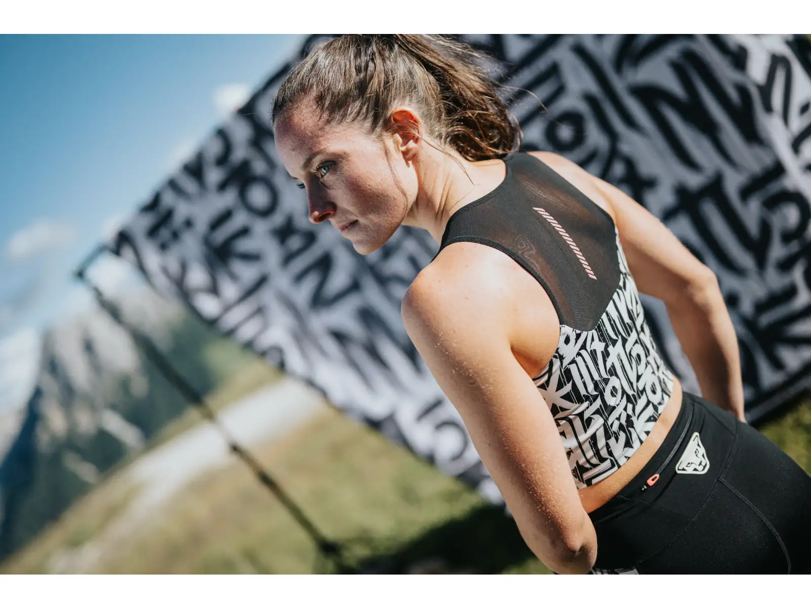 Dynafit Trail Crop Top women's sleeveless shirt Black Out