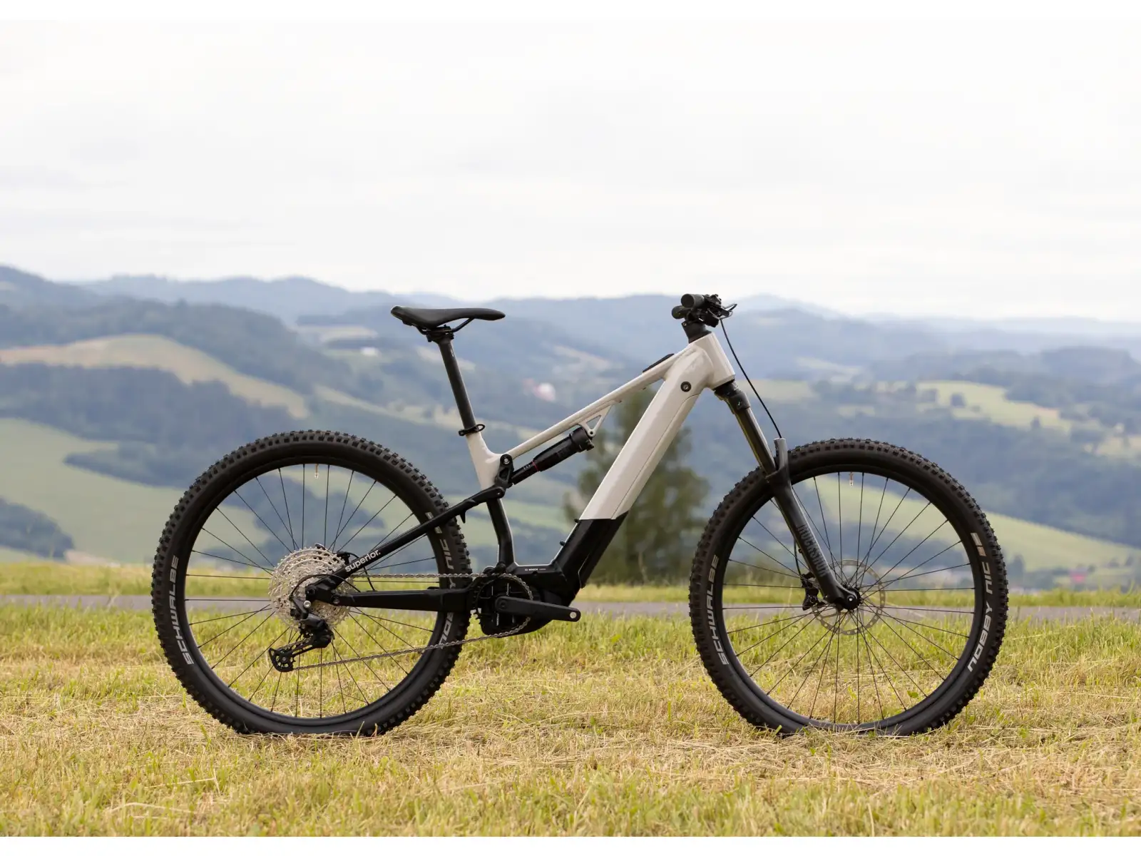 Superior eXF 8089 B Gloss Chrome/Matte Black full suspension e-bike