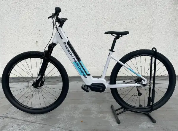 Rock Machine Storm INT e70-29 lady pearl white/light mint/dark silver e-bike