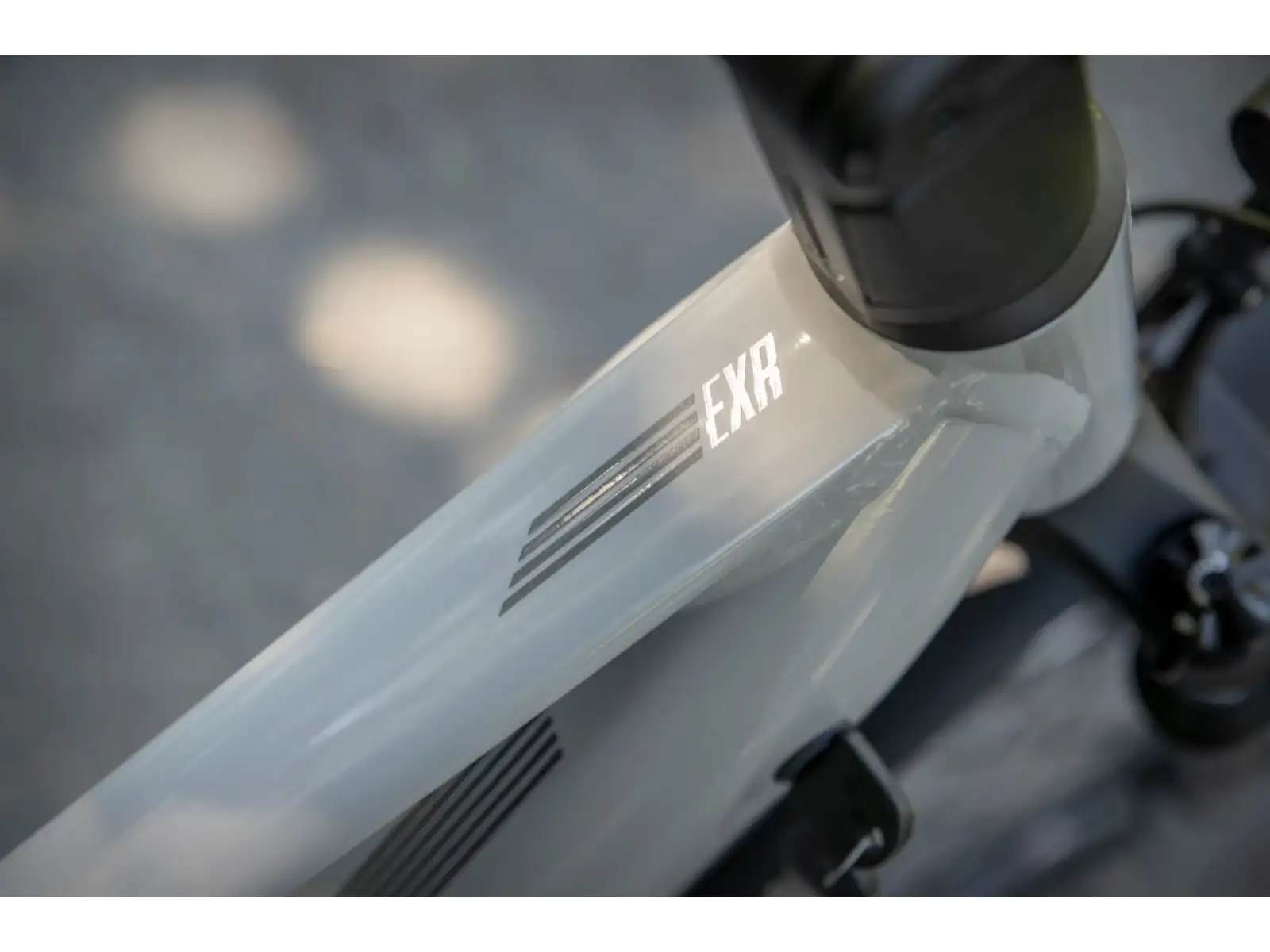 Superior eXR 6050 B Touring trekking e-bike Gloss Gray/Chrome Silver