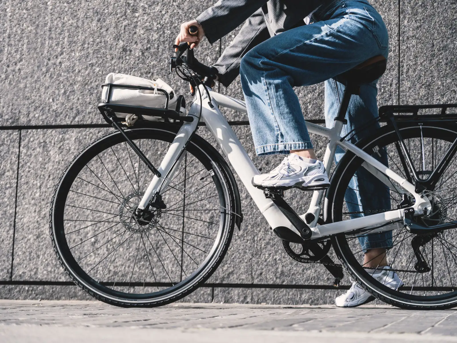 Momentum Voya E+3 city e-bike Lunar