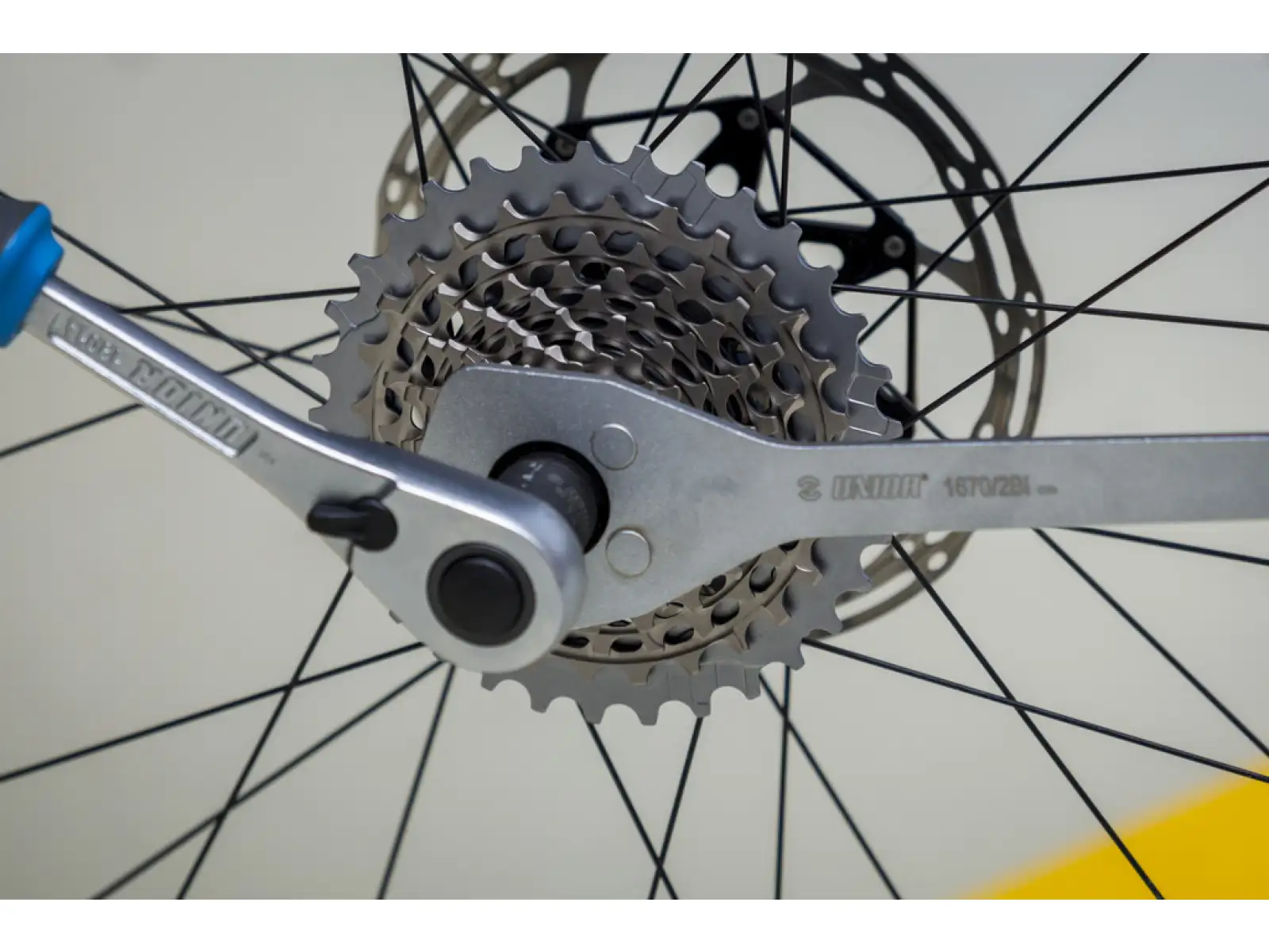 Unior cassette puller for 11/12-speed red
