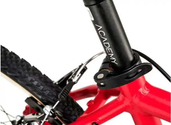 Academy Grade 5 children's bike 24" red