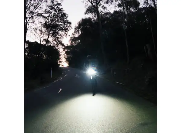 Ravemen FR1500 front light
