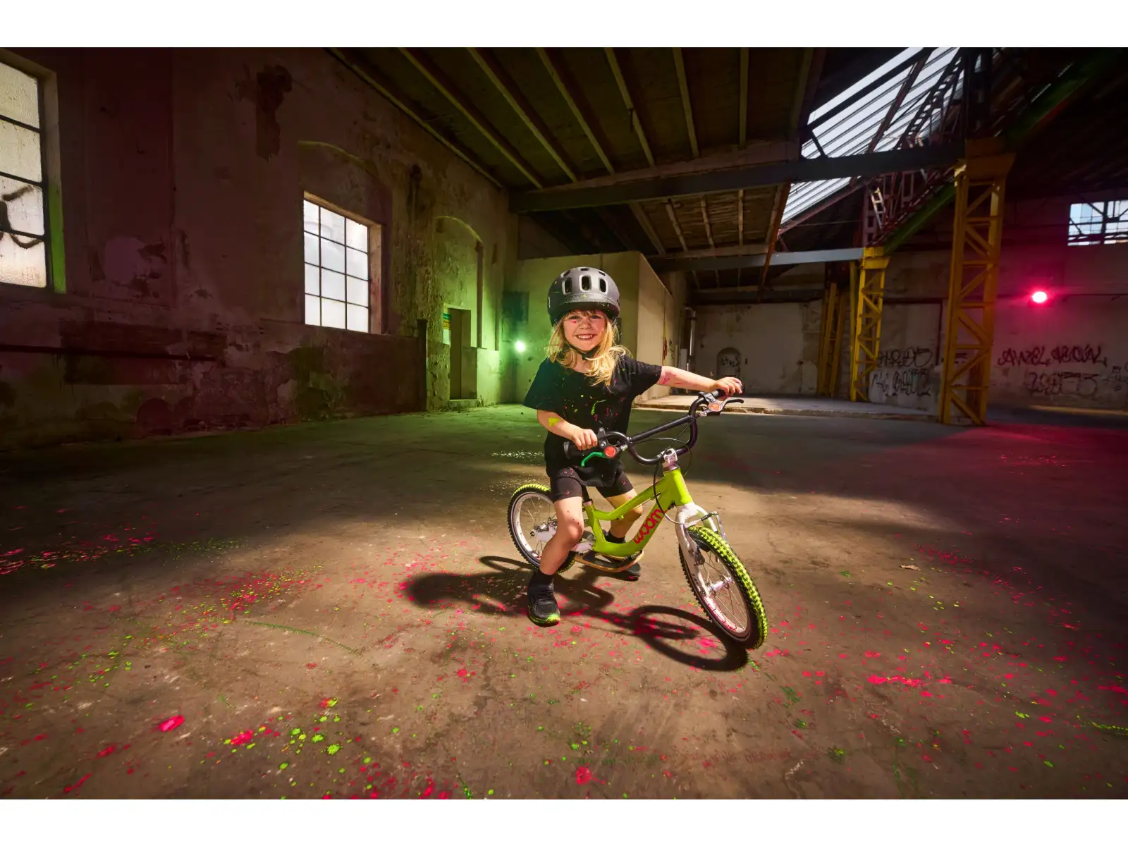 Woom GO 1 PLUS kids balance bike neon lime