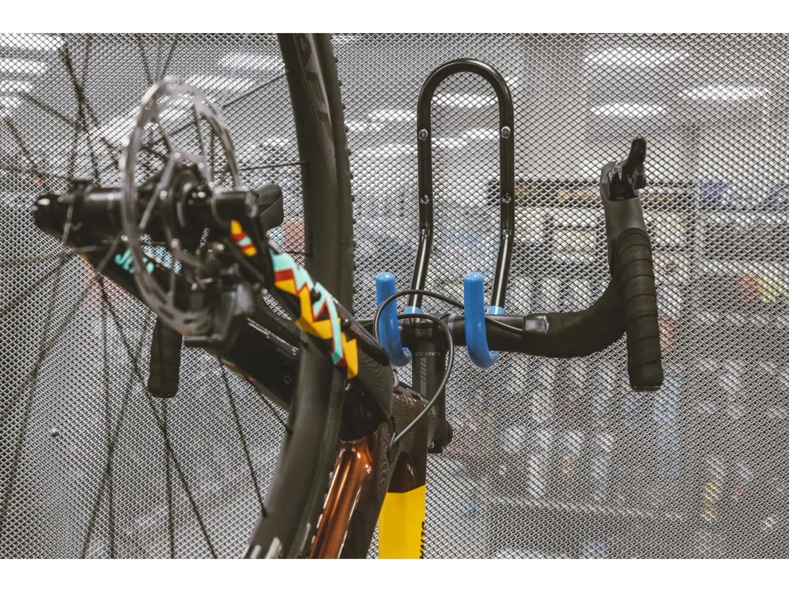 Force bike holder on wall for handlebars Fe černá