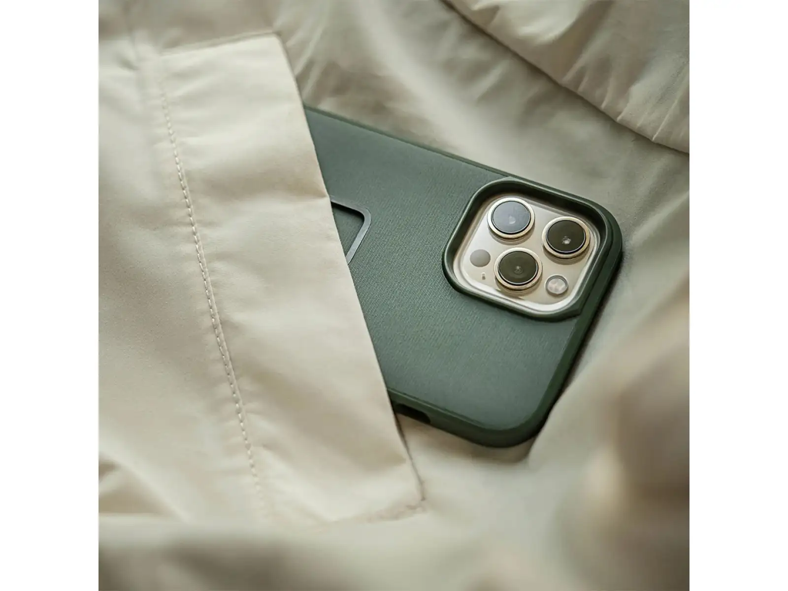 Peak Design Everyday V2 case for iPhone 15 Pro Max Charcoal