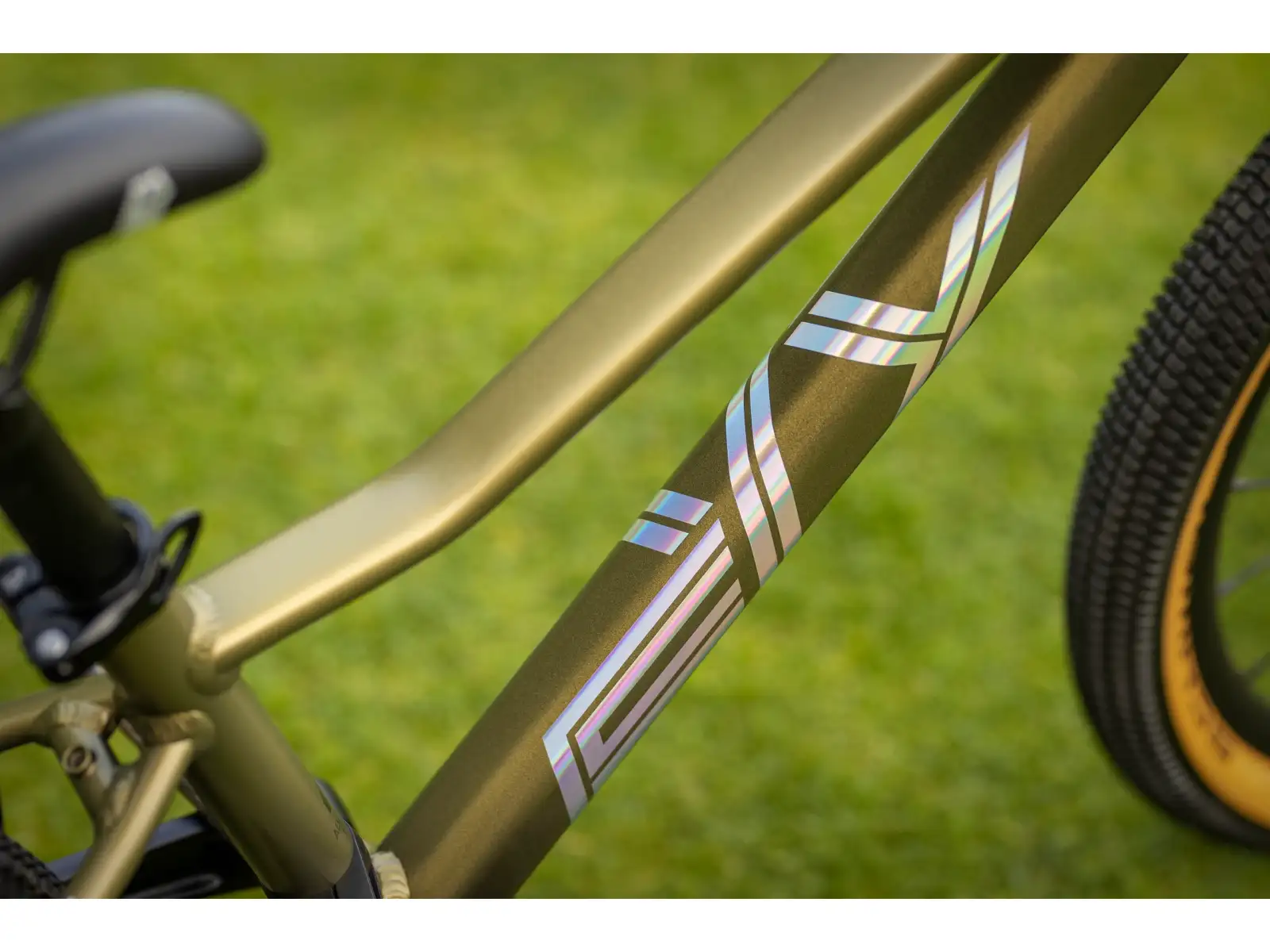 Superior F.L.Y. 20 DB Matte Olive Metallic/Hologram Chrome children's bike