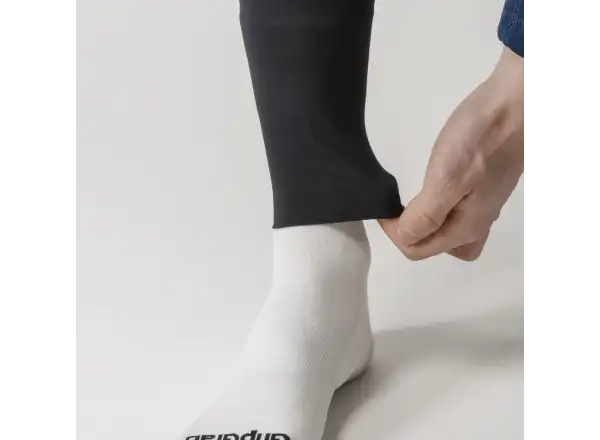 Grip Grab AquaRepel 2 Water-Resistant leg warmers black
