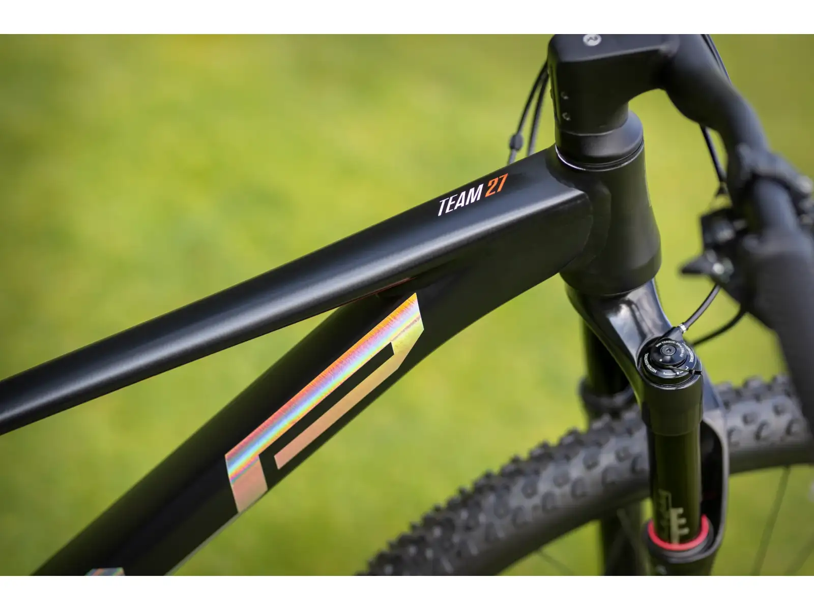 Superior Team 27 Issue Matte Black/Hologram Chrome/Team Red children's bike