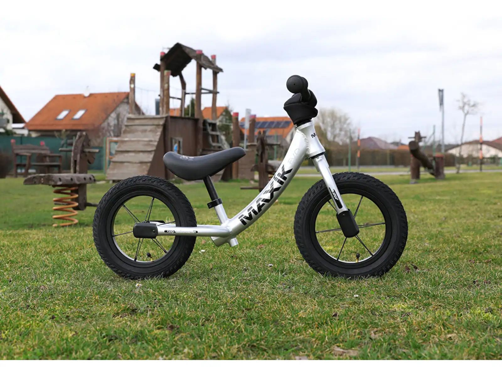 Max1 Maxík Evo Lite balance bike silver/black