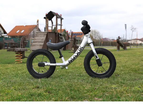 Max1 Maxík Evo Lite balance bike silver/black