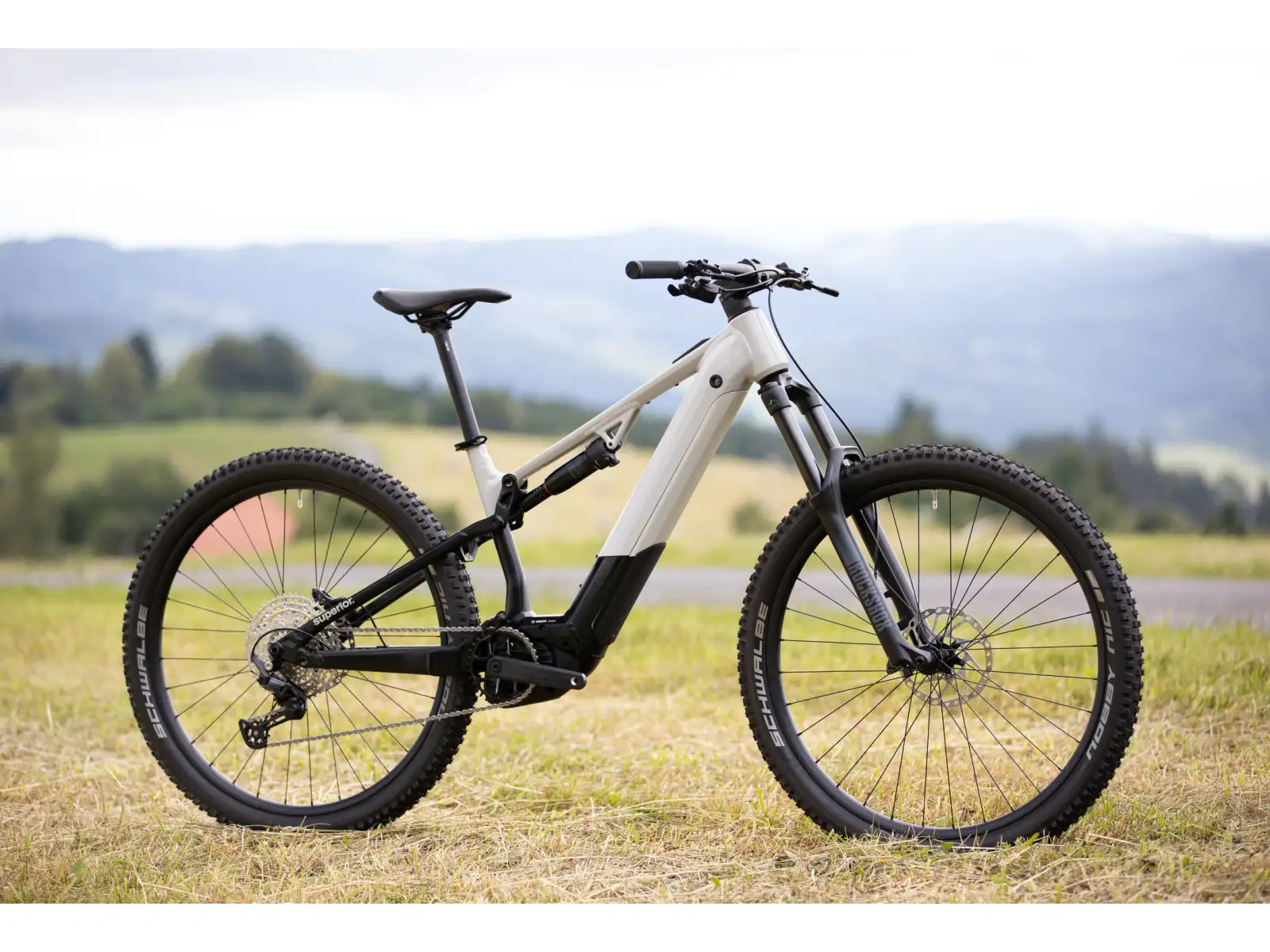 Superior eXF 8089 B Gloss Chrome/Matte Black full suspension e-bike