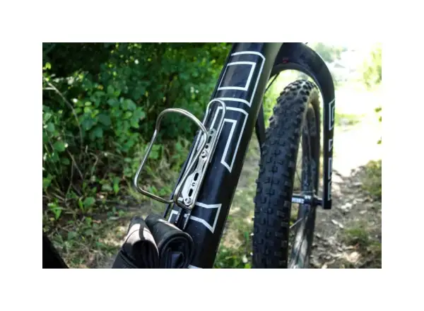 Wolf Tooth Morse Ti bottle cage