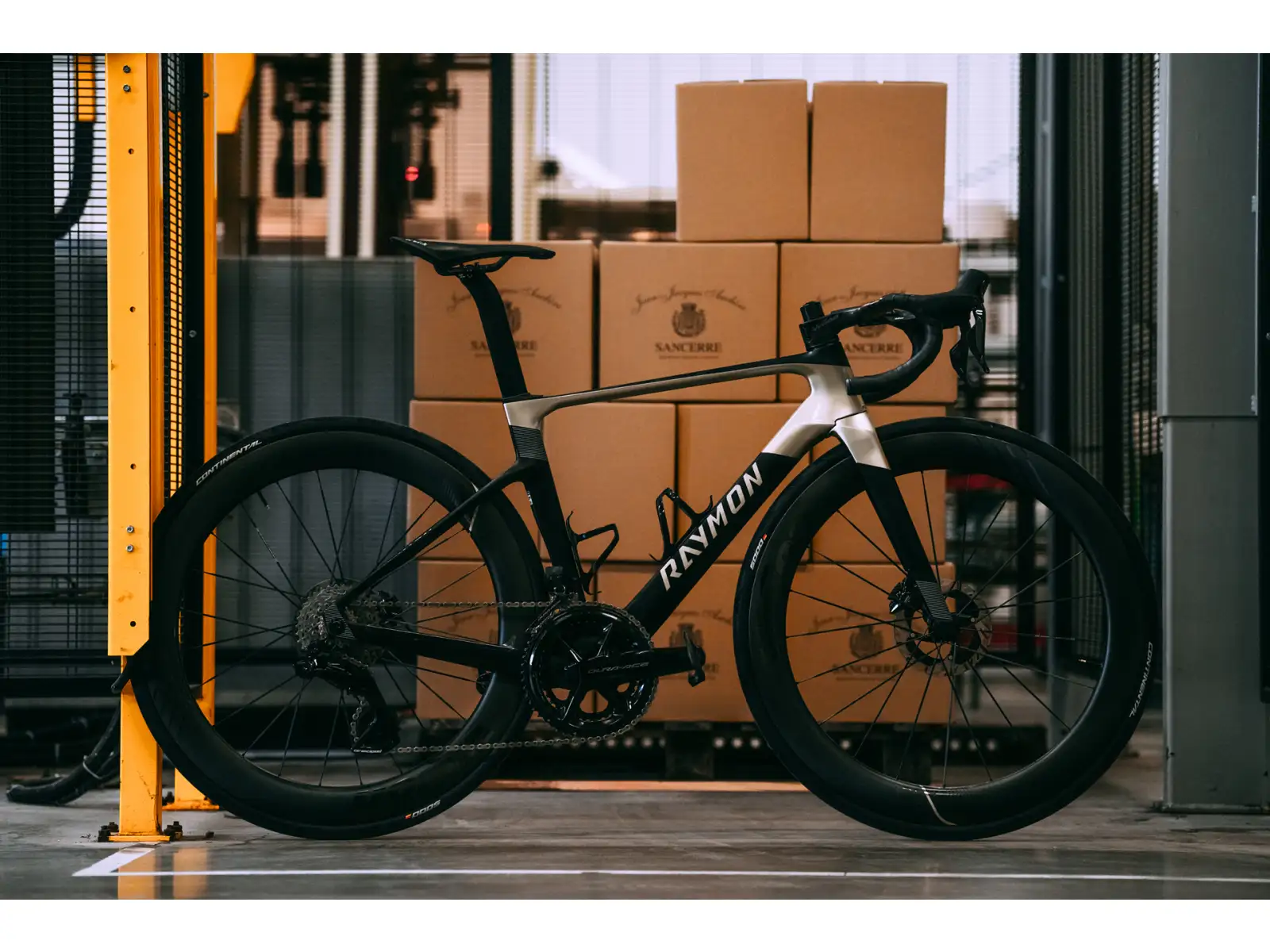 Raymon Arva Ultra 24S Ultegra Di2 road bike carbon stealth