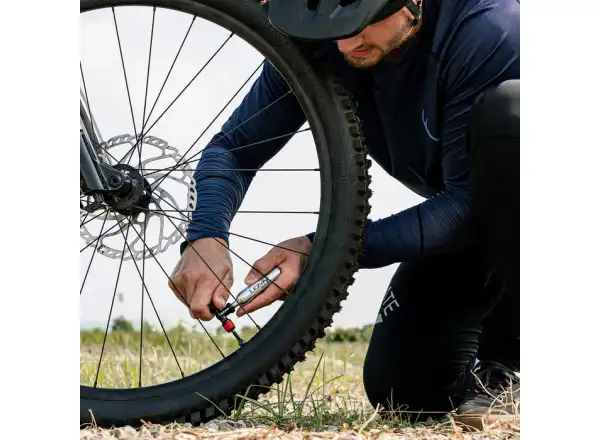 Lezyne CLIK Drive CO2 pump + 20g cartridge