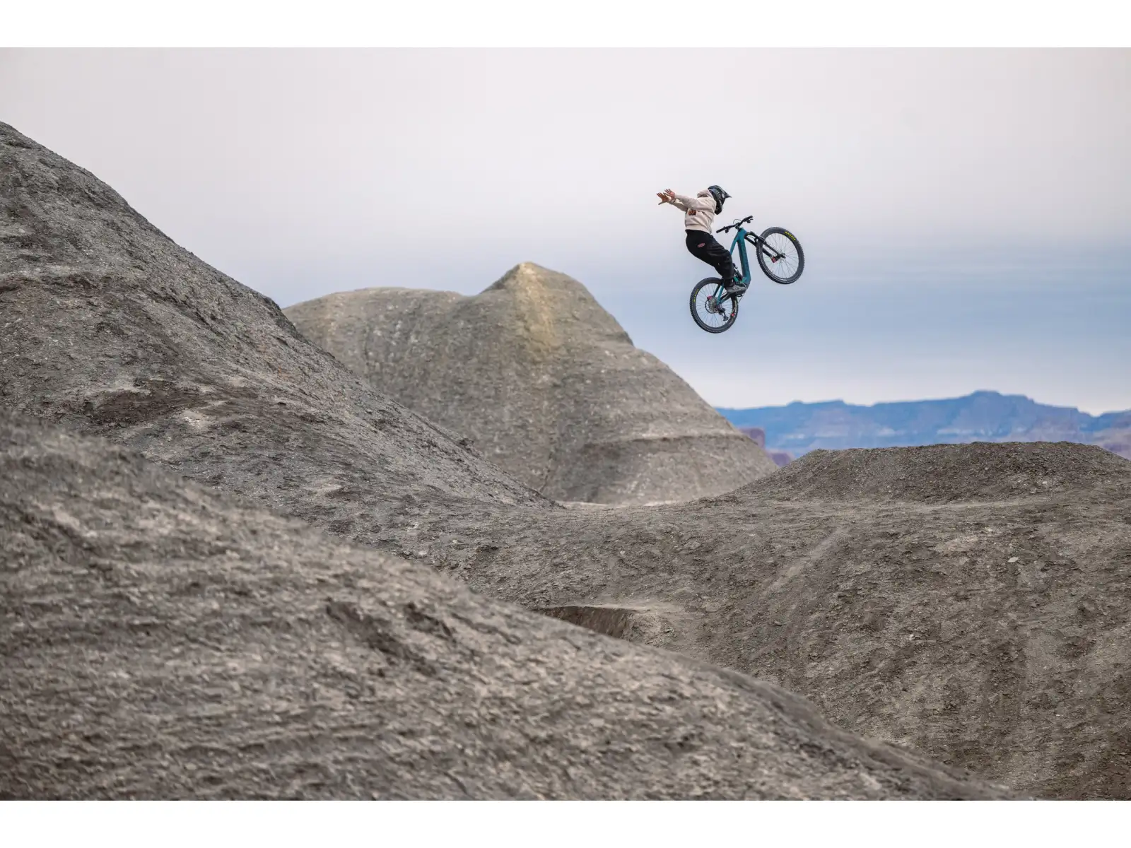 Santa Cruz Bullit 4 C MX Deore 7200 CH e-bike Matte Carbon