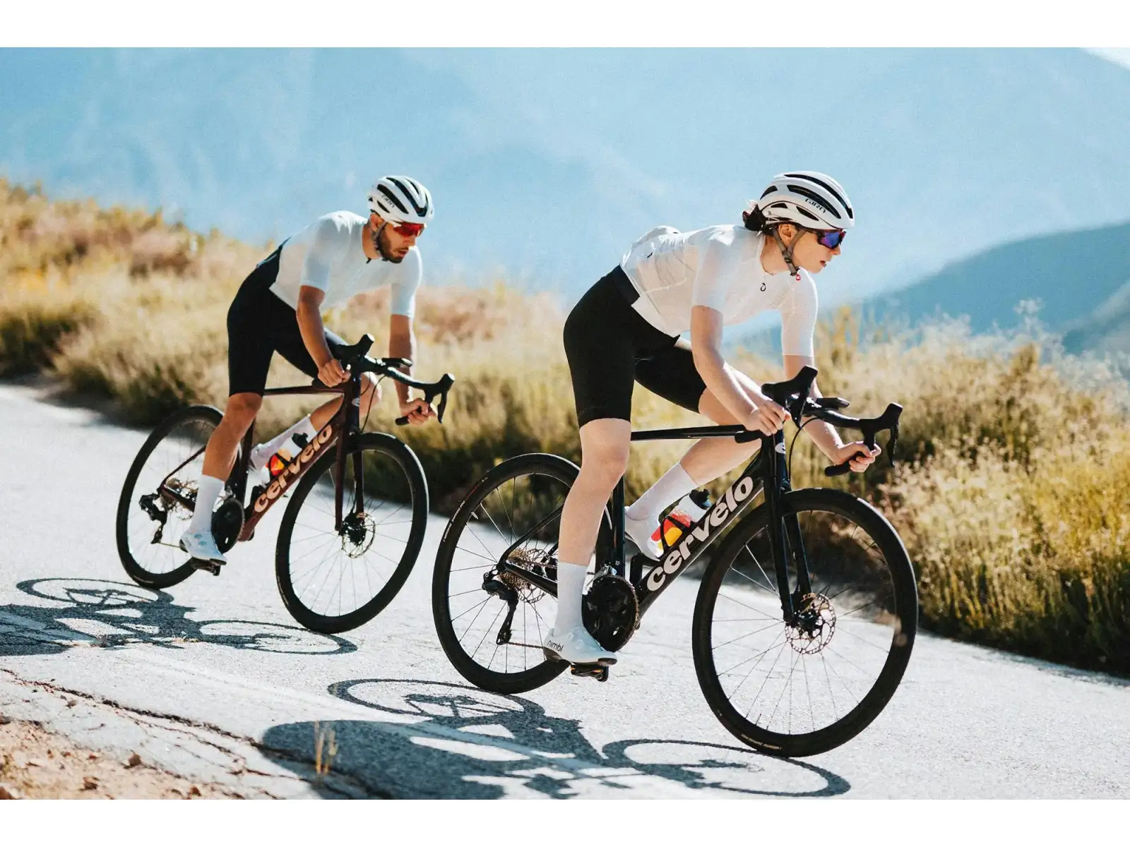 Cervélo Caledonia 105 Di2 road bike Black