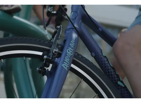 Fíha 24 AuraBlazer children's bike purple