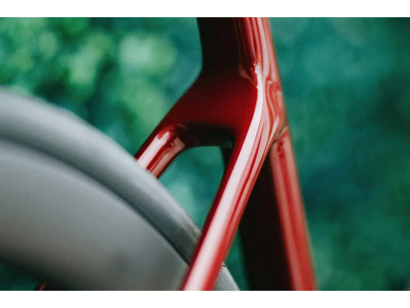 Cervélo Caledonia 5 Rival AXS road bike Carmine