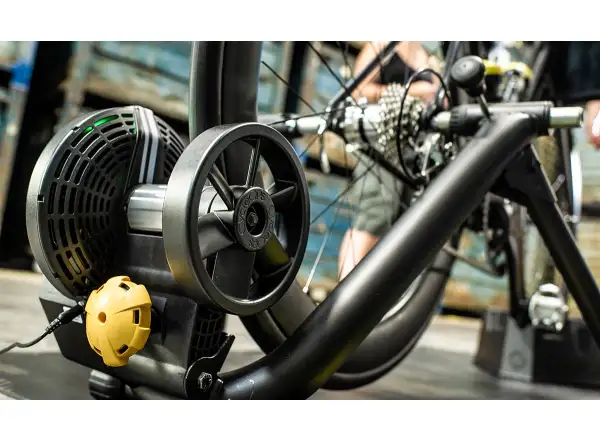 Saris M2 Smart trainer
