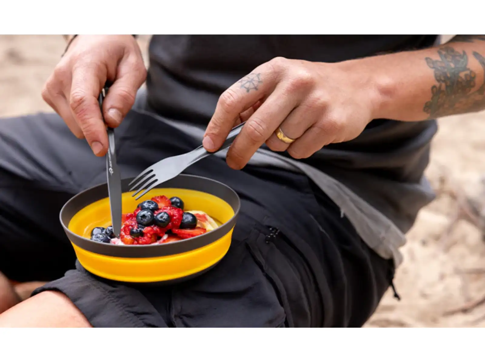 Sea to Summit Frontier Ultralight folding bowl L Sulphur Yellow