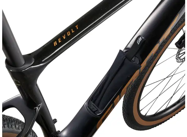 Giant Revolt Advanced 3 gravel bike Panther