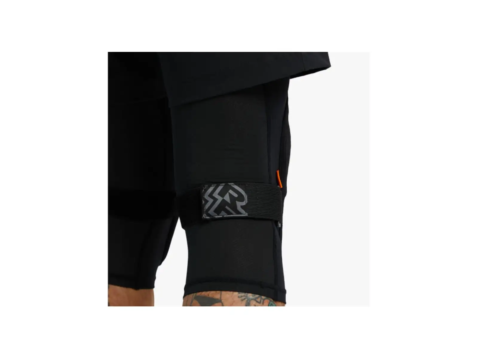 Race Face Indy knee guards stealth