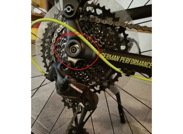 Raymon frame hanger screw