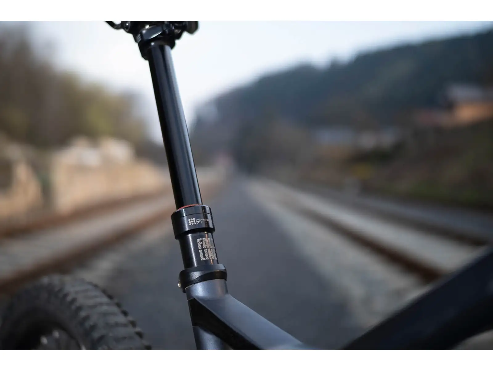 9point8 Fall Line dropper post 30.9mm 200mm 0mm inline