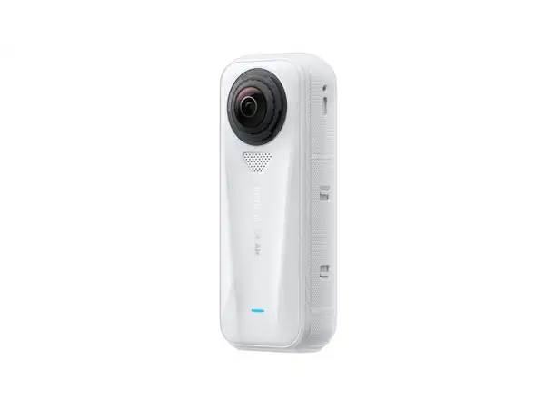 Insta360 X4 Air camera Starter Bundle white