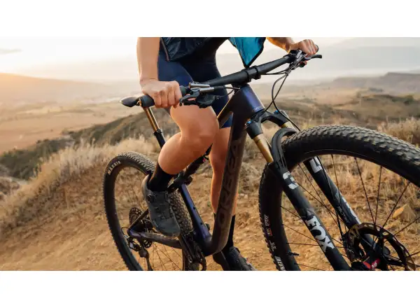 Orbea OIZ M-TEAM AXS Mountain Bike Digital Lavender/Carbon Raw