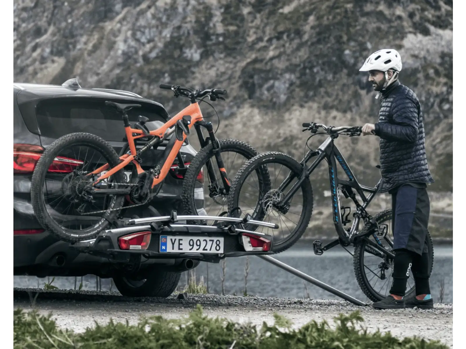 Thule VeloSpace XT carrier on towbar for 2 bicycles