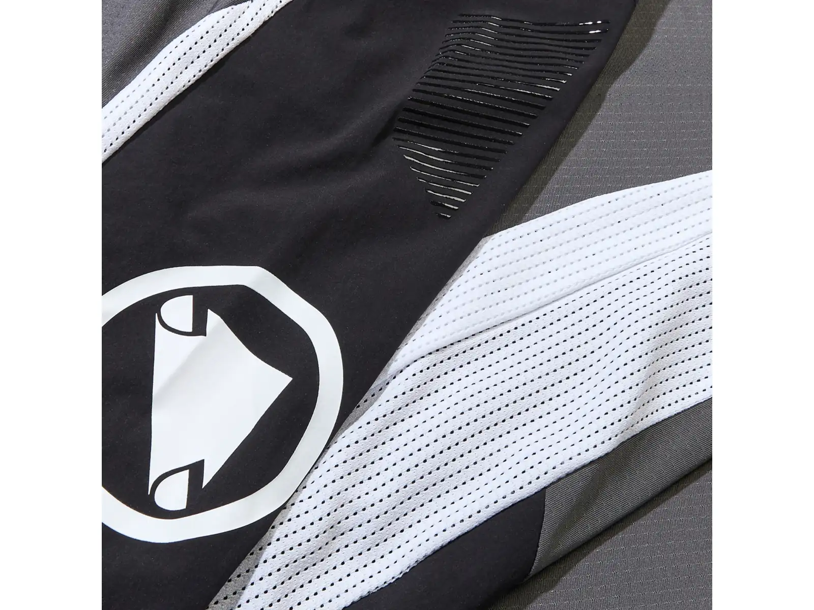 Endura MT500 Burner Lite men's long sleeve jersey Black