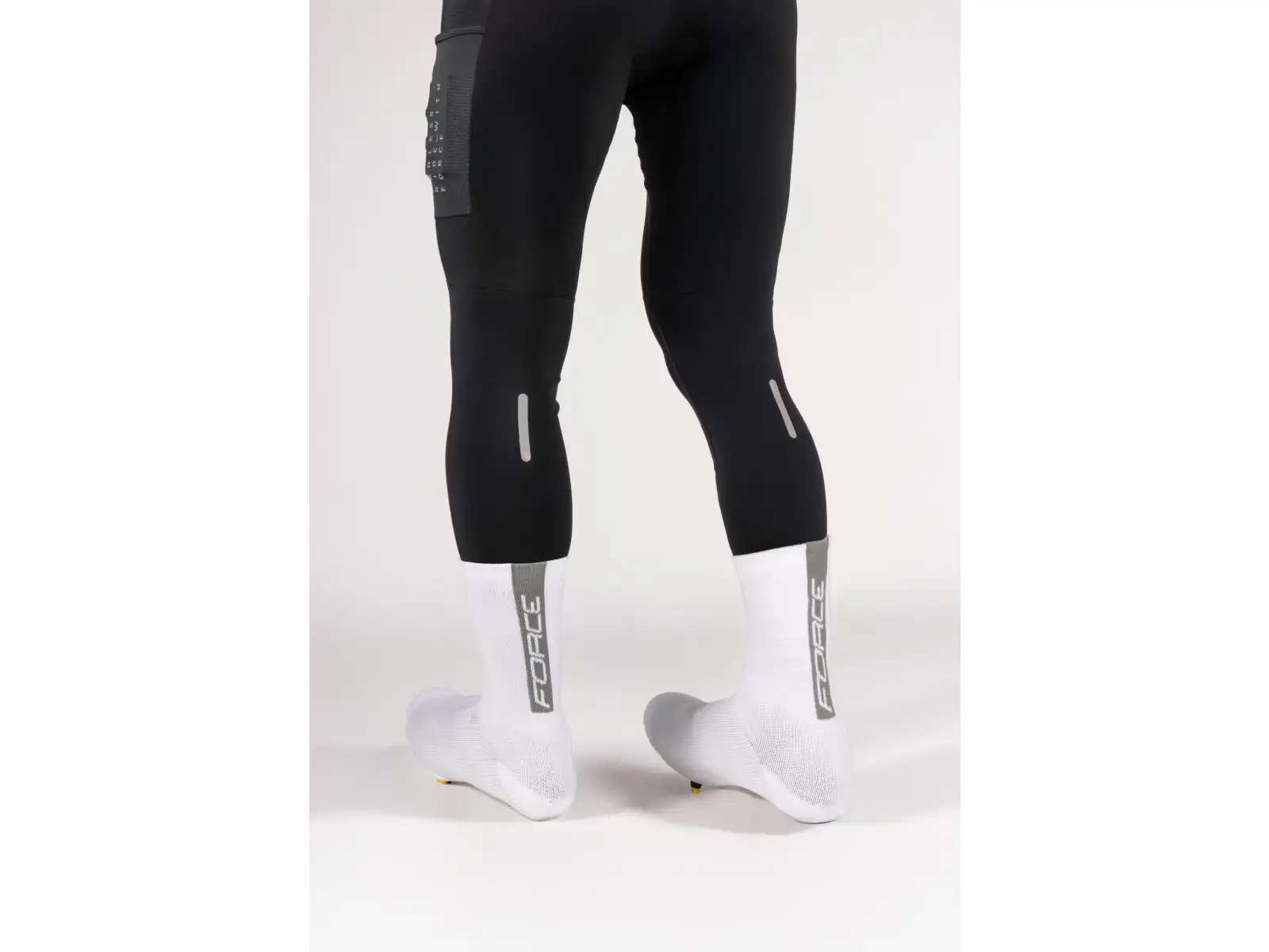 Force Snug shoe covers white