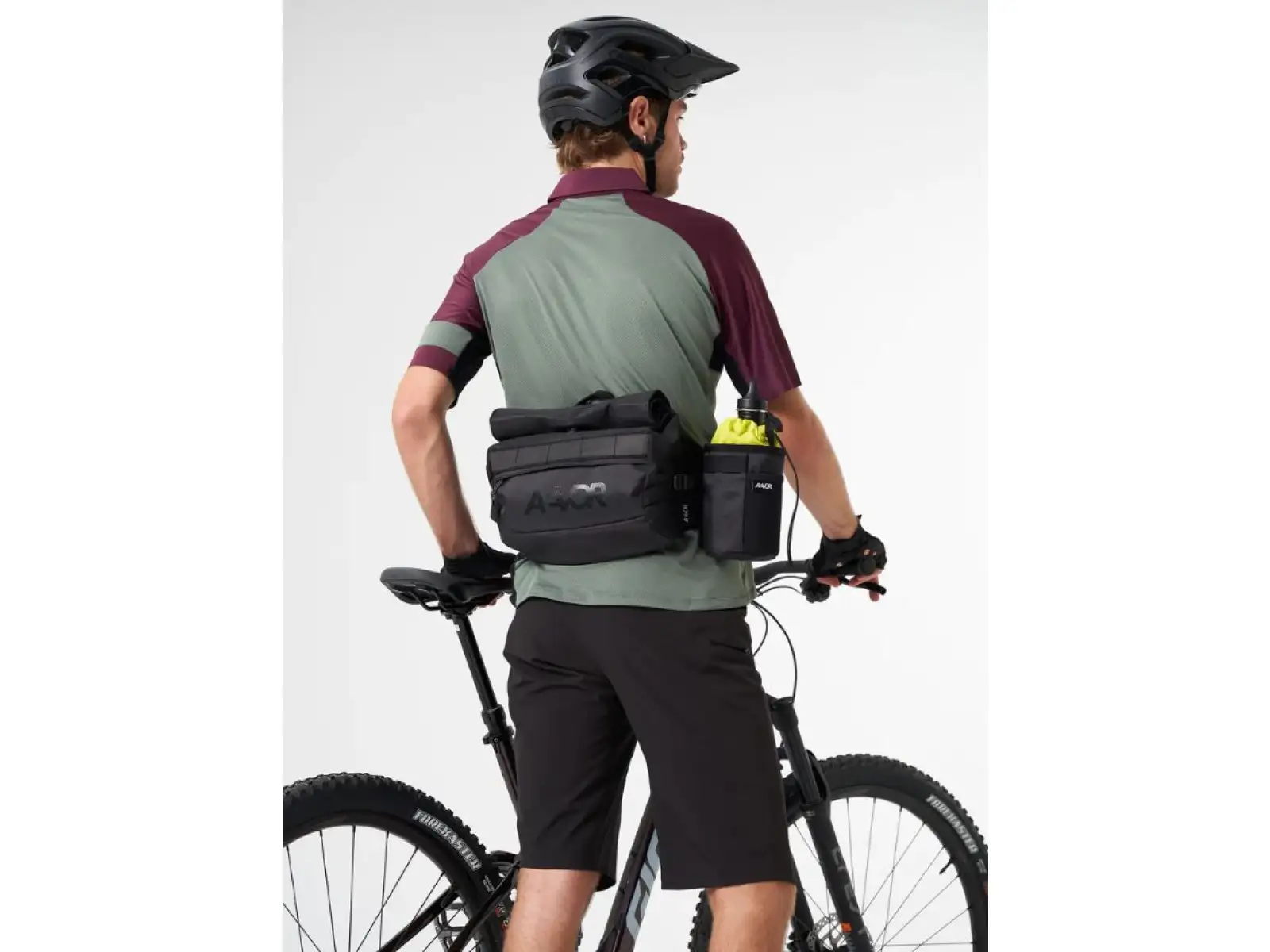 Aevor Waist Pack Proof waist bag 5-9 l Black