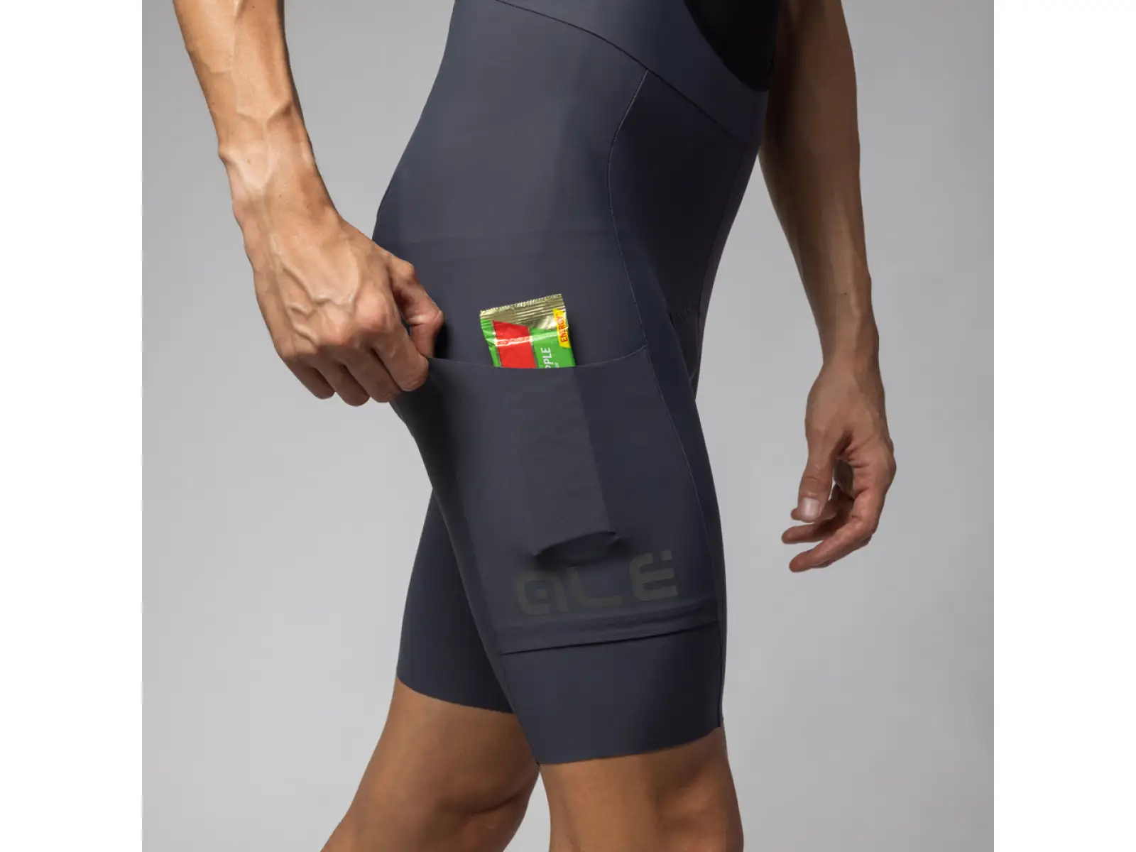 Alé R-EV1 GO men's shorts with pad and bib Titanium