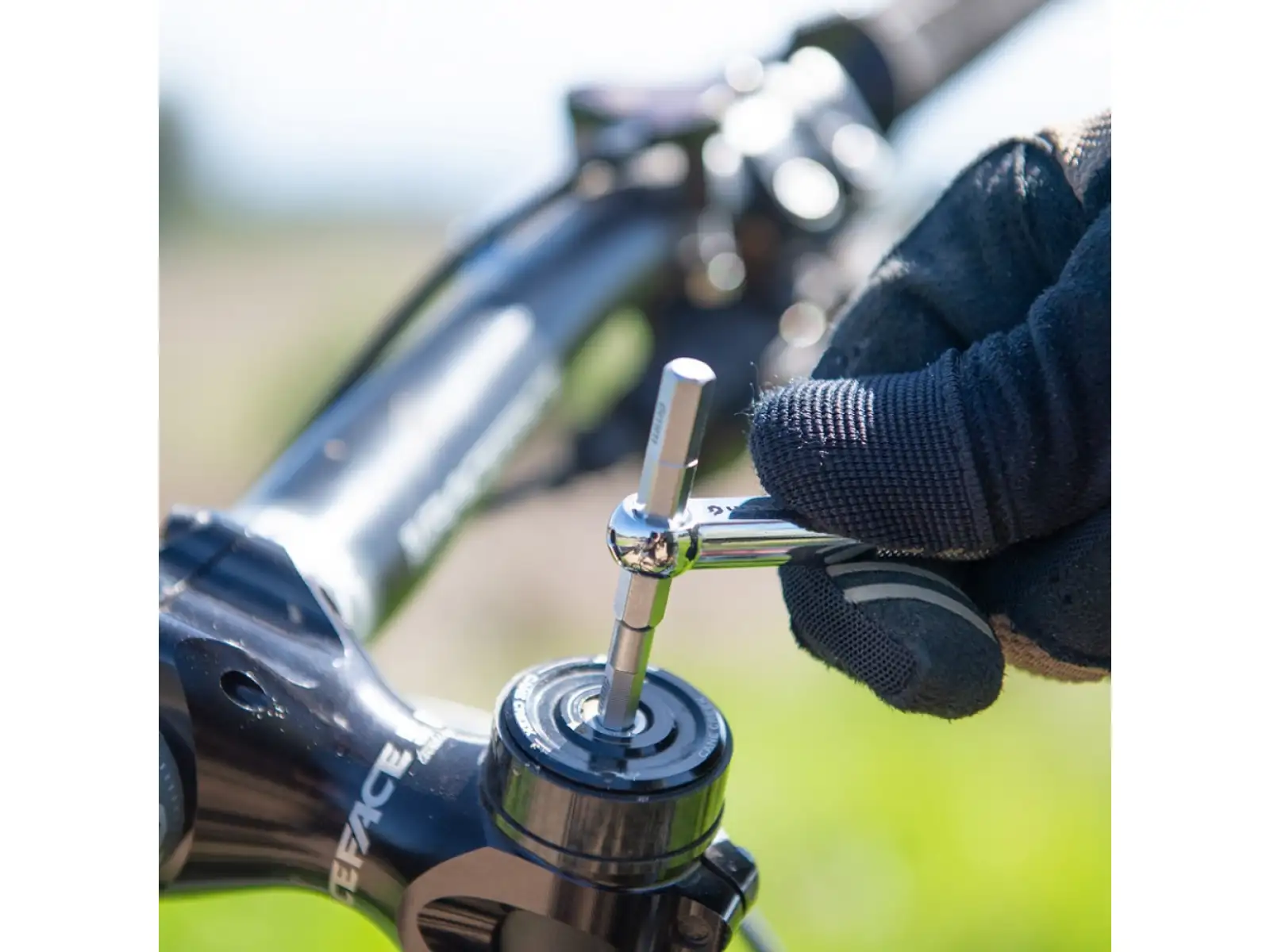 Blackburn Big Switch multi-tool 15 functions