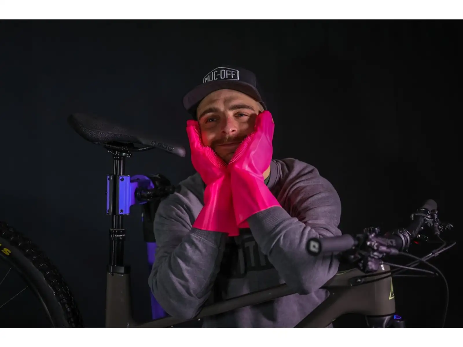 Muc Off Deep Scrubber Gloves washing gloves