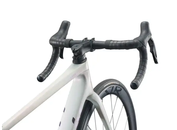 Giant Defy Advanced Pro 1 road bike White