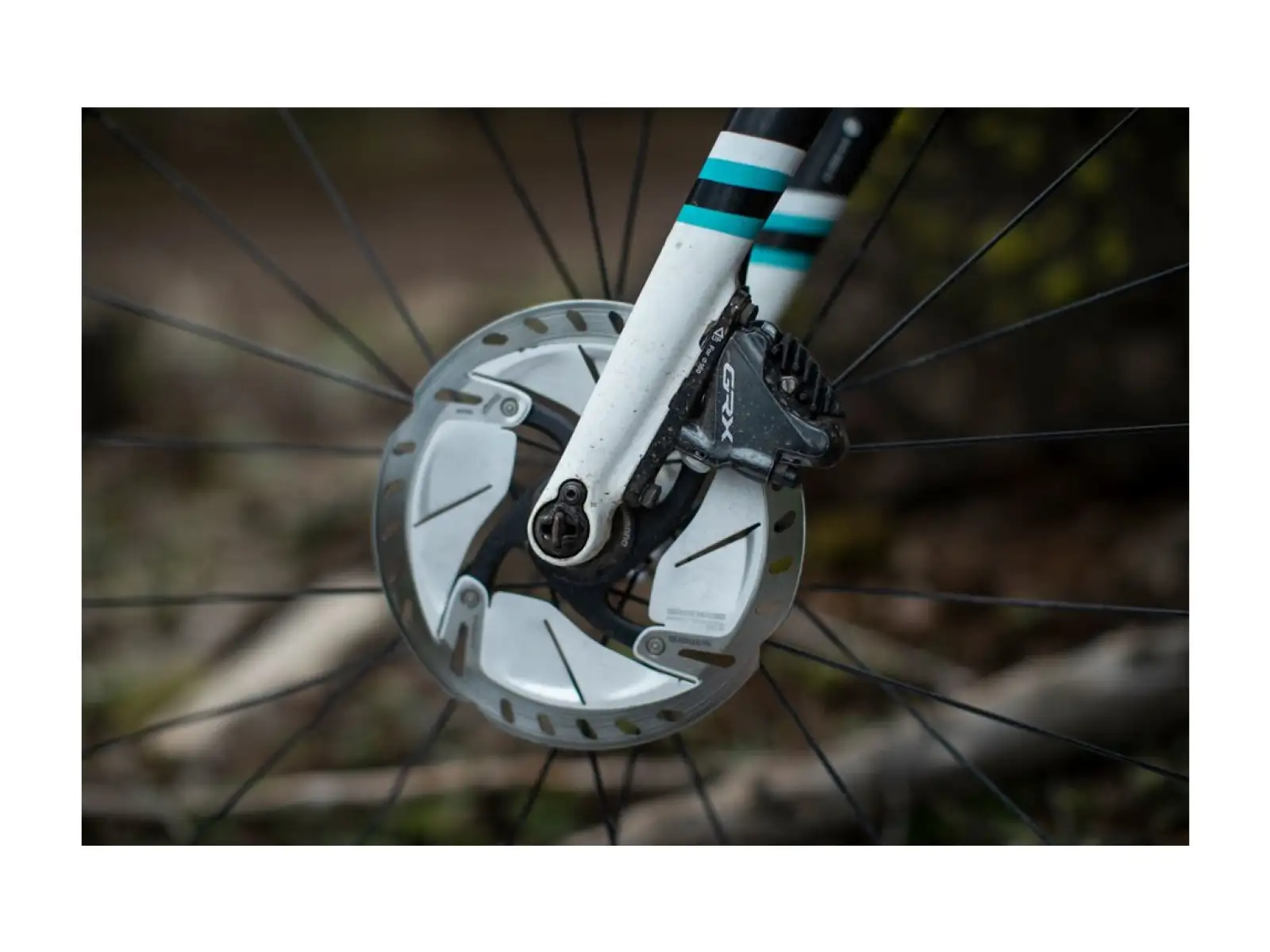 Shimano GRX Di2 ST-RX815+BR-RX810 2x11 shifting and brake levers and calipers