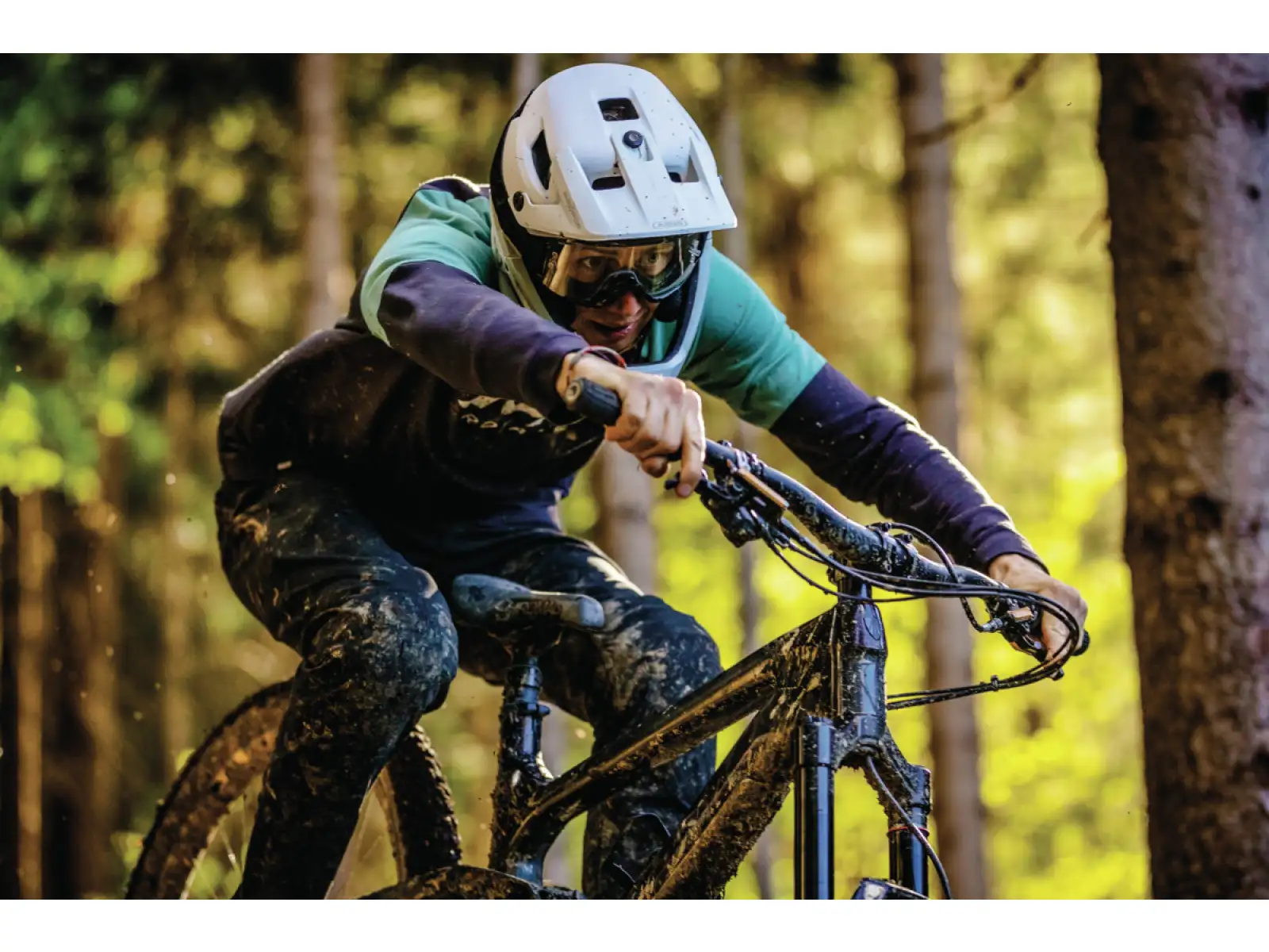 Abus AirDrop MIPS helmet Black Gold