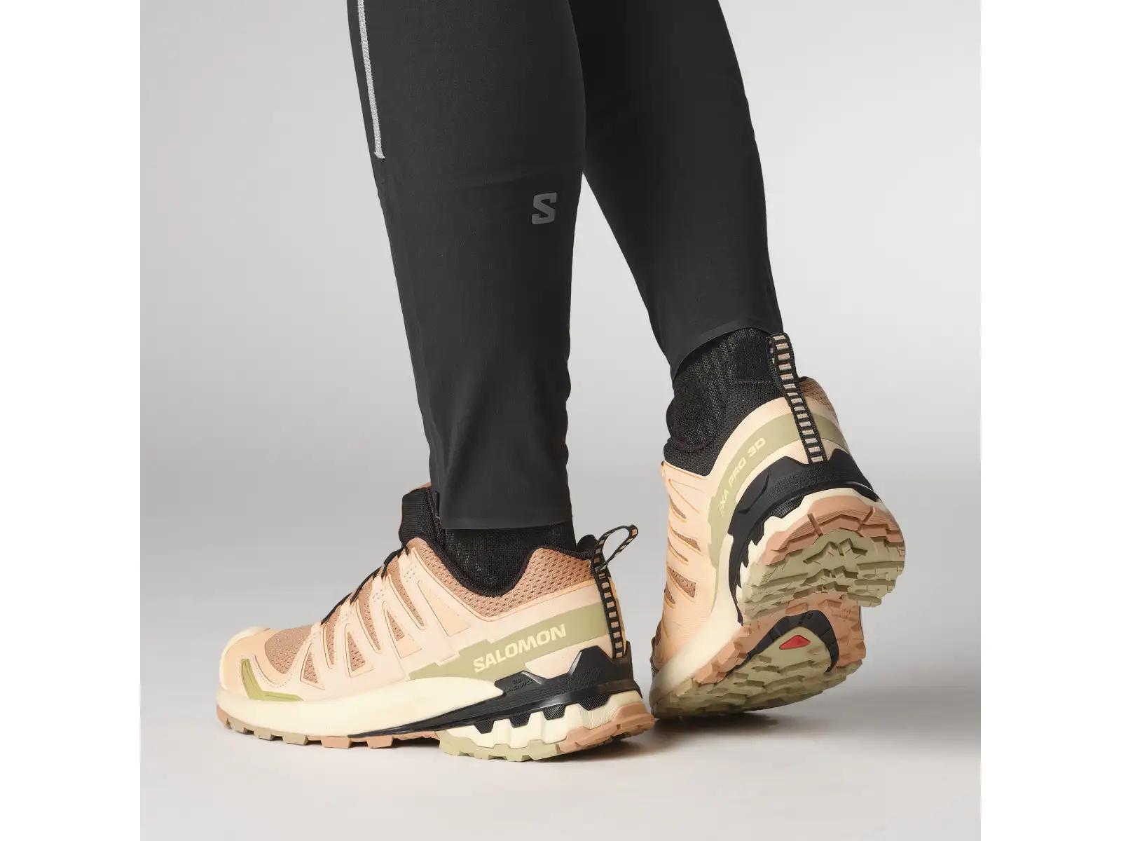 Salomon XA PRO 3D V9 women's running shoes Cork/Peach Fuzz/Sponge
