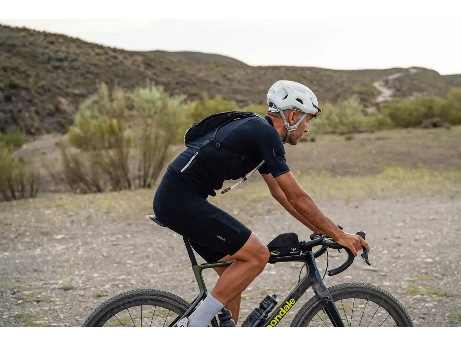 Apidura Racing Hydration cycling vest 2 l black