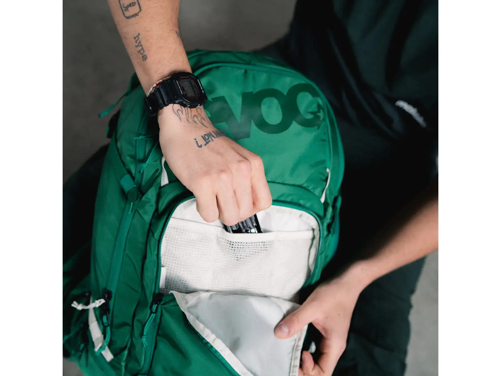 Evoc Explorer Pro 30 backpack Bottle Green
