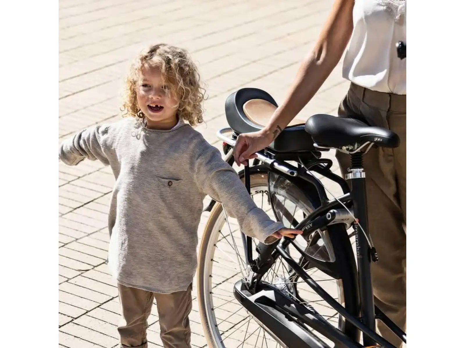 Urban Iki Junior rear seat with carrier adapter Bincho Black/Kurumi Brown