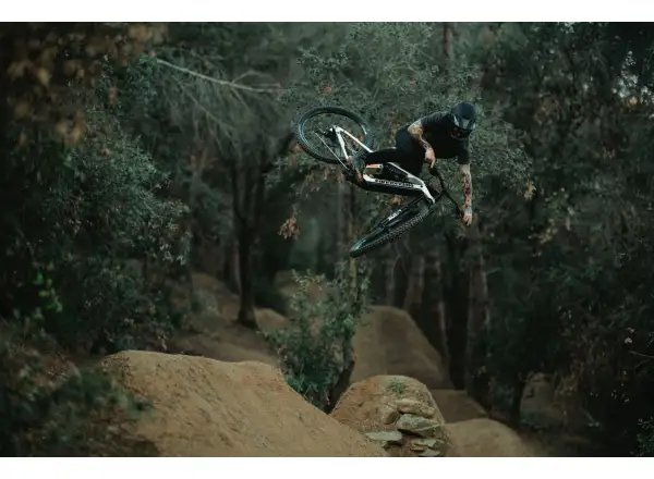 Cannondale Moterra Carbon LT 1 full-suspension e-bike Tiger Shark