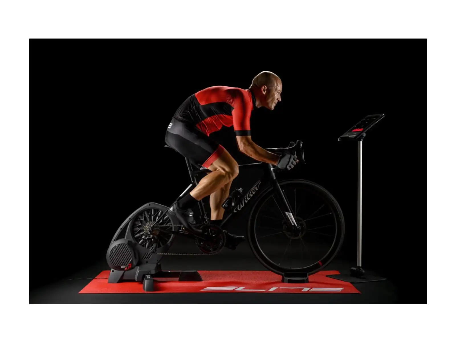 Elite Direto XR-T trainer with mat
